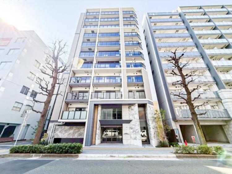 外観 開放感があり日当りも良好です！目の前に広がる開放感とゆとり。暮らしの夢を育む住まいがここにあります！穏やかな風と陽光を導き、プライバシーに配慮された設計プランで居住性を一段と心地よいものにしています！ 