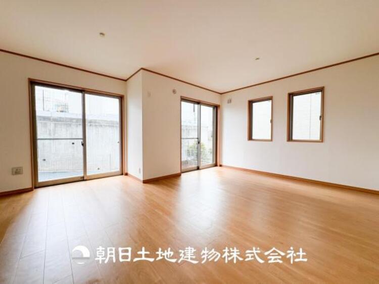 居間 リビングは、お子様の勉強スペースとしても活用できます。