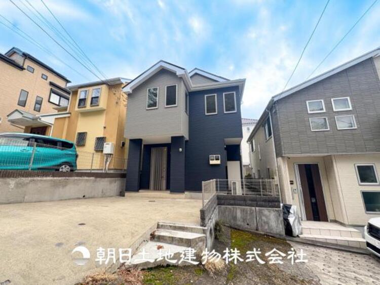 外観 時間のゆとりと空間、暖かな陽光がもたらす光と風を独占してください。