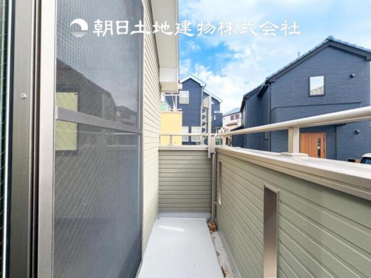 バルコニー 太陽に愛された家。陽当り・通風に優れた魅力的で快適さを追求した住宅です。