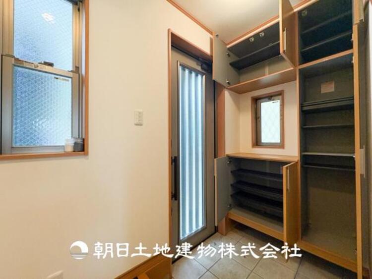 その他 シューズボックスを設置してあり整理できる設備があります。