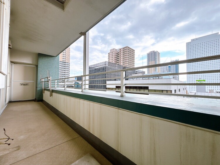 バルコニー 暮らしの中で、光と風を演出してくれるバルコニー。