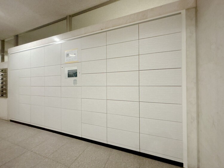 設備 共用部分の宅配ボックスです。留守中の荷物受け取りもできるので、安心して外出ができますね。