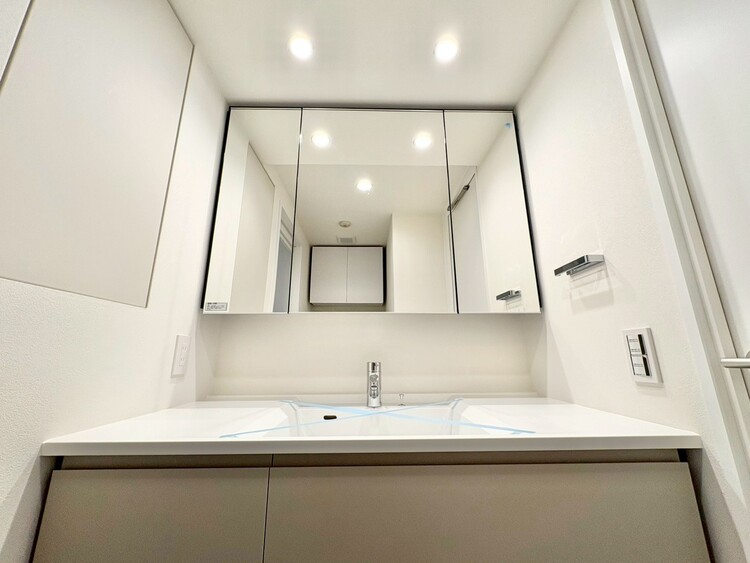 洗面 何かと物が増える場所だからこそ、スッキリと見映えの良い空間に。