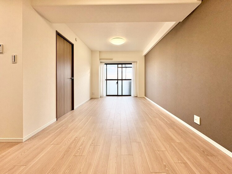 居間 忙しく過ぎゆく日常を置き去るほど、ゆったりした時間が流れるリビング。