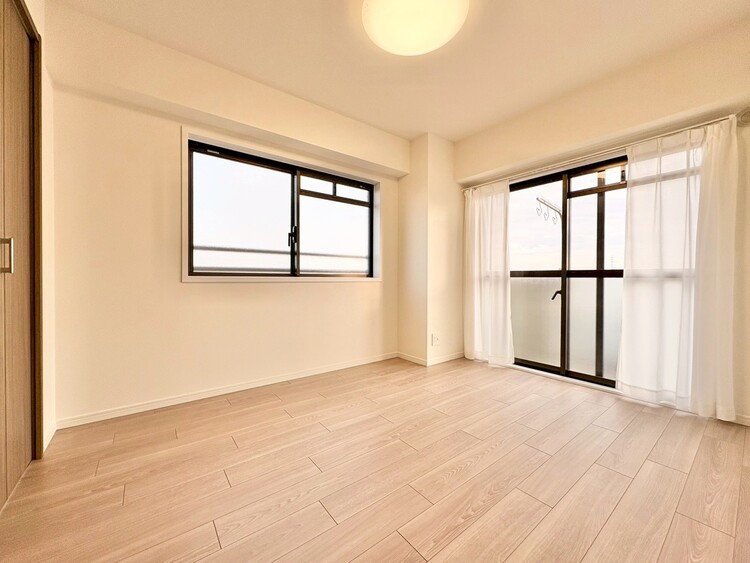 寝室 ベッドも十分に設置するスペースがあります。