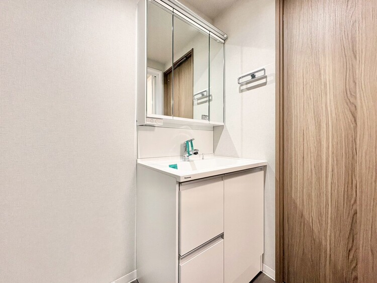 洗面 何かと物が増える場所だからこそ、スッキリと見映えの良い空間に。