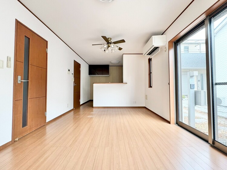 居間 居心地の良い空気感は、暮らしのステージを彩り、心からのやすらぎと満足感を与えてくれます。