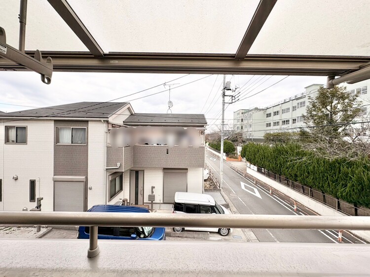 バルコニー 窓を開けると広がる青空。心をリフレッシュして日々を過ごしていきましょう。