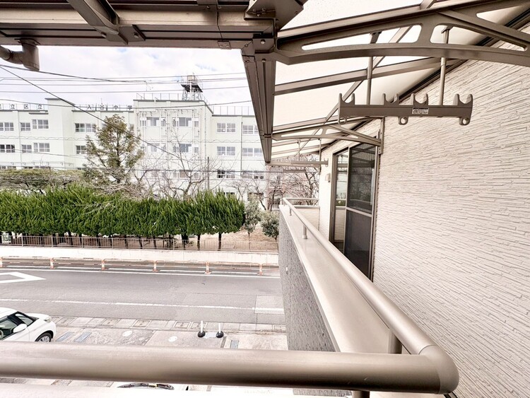 バルコニー 頬をなでる、優しい風を感じることが出来ます。