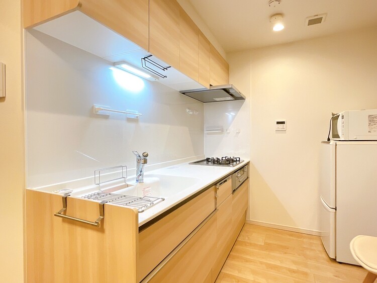 キッチン スマートな意匠と充実の機能を備えたキッチンが、暮らしにおいしい彩りを添えます。