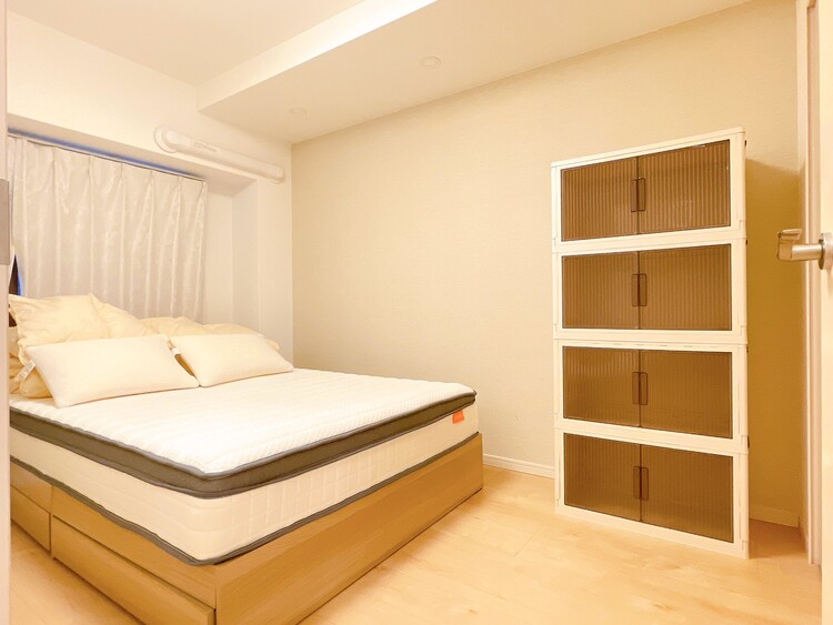 寝室 ベッドも十分に設置するスペースがあります。