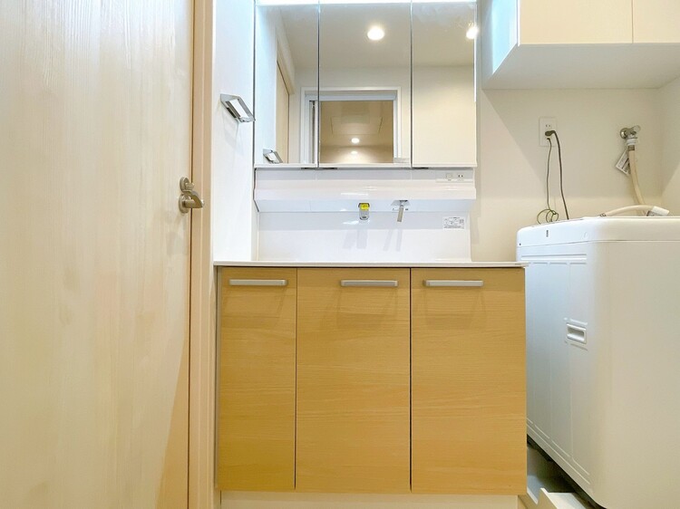 洗面 何かと物が増える場所だからこそ、スッキリと見映えの良い空間に。