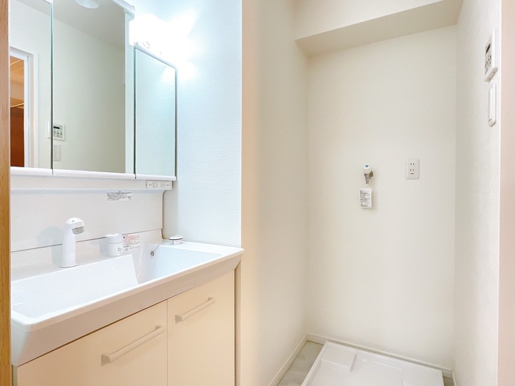 洗面 清潔感と心地よさを重視した、上質感漂うパウダールーム。