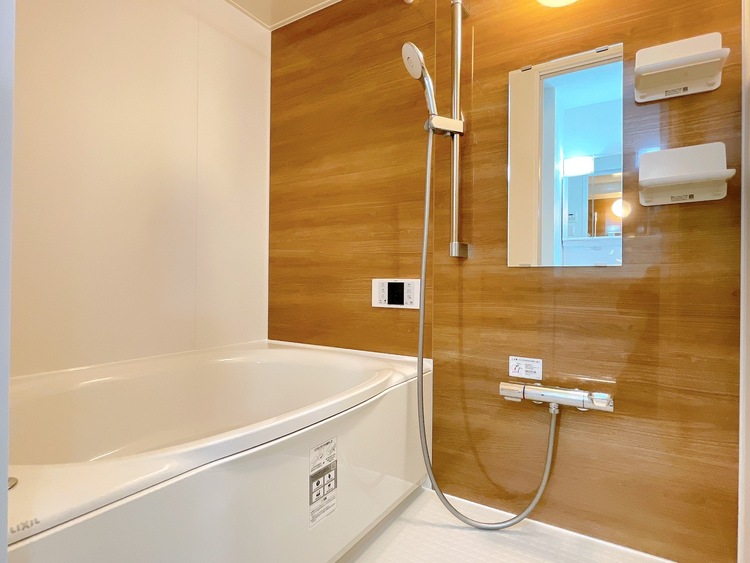 洗面 一日の疲れを癒すバスルームは、心地よいリラックスを叶える清潔感溢れる空間です。