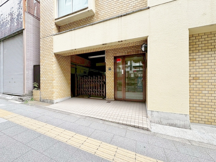 エントランス 外と内をつなぐエントランスは、まさに顔となる場所。