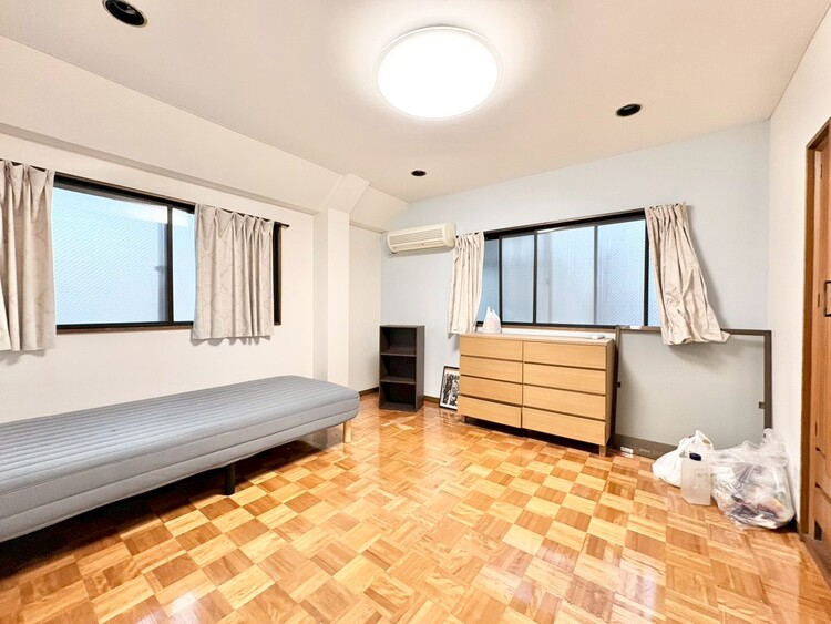 寝室 ベッドも十分に設置するスペースがあります。