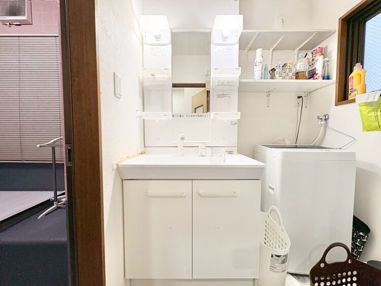 洗面 何かと物が増える場所だからこそ、スッキリと見映えの良い空間に。