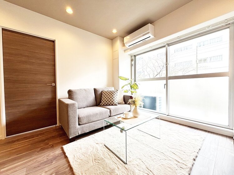 居間 忙しく過ぎゆく日常を置き去るほど、ゆったりした時間が流れるリビング。