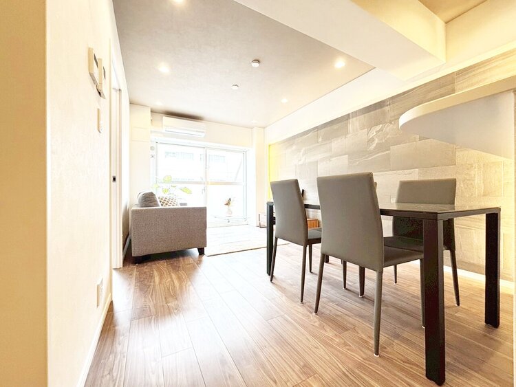 居間 飾り過ぎないシンプルな内装と偏り過ぎないデザインで統一しました。