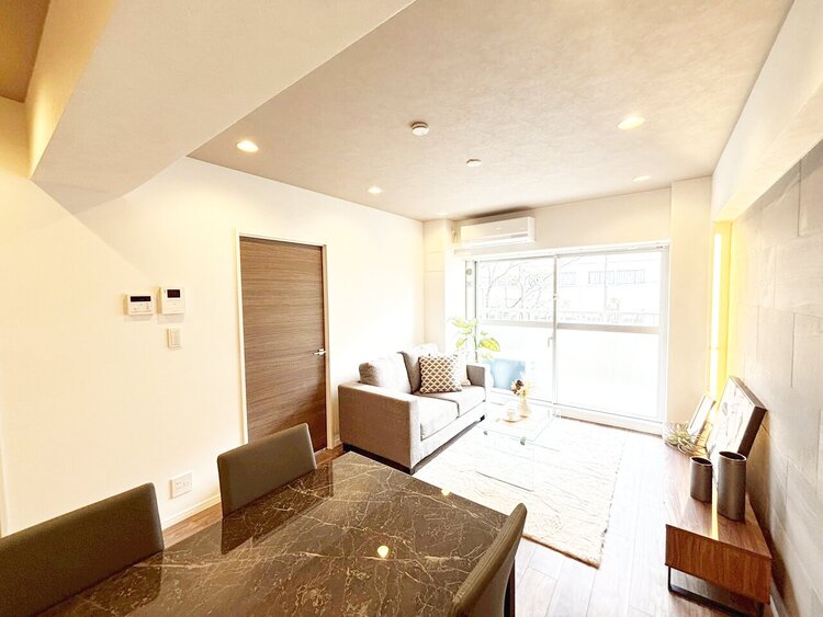 居間 快適に過ごす毎日を求めて、暮らしの中でご自身の「マイホーム」に創り上げてください。