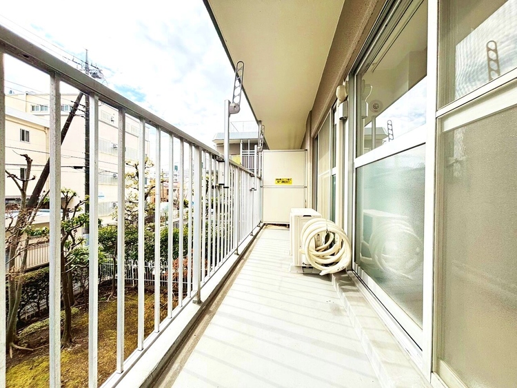 バルコニー 暮らしの中で、光と風を演出してくれるバルコニー。