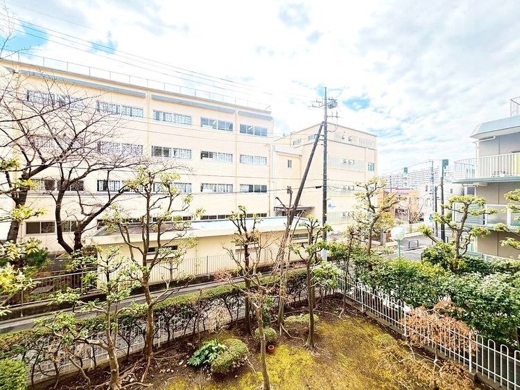 バルコニー 頬をなでる、優しい風を感じることが出来ます。