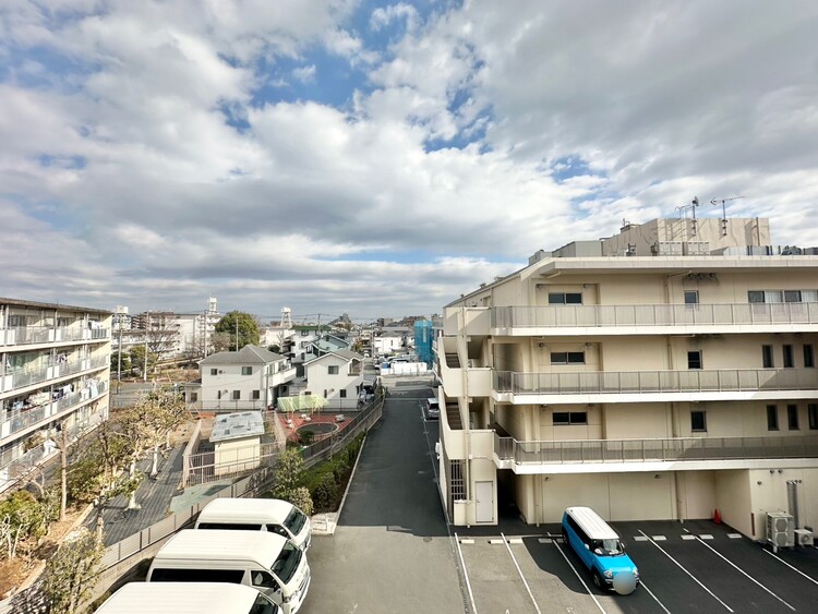 バルコニー 頬をなでる、優しい風を感じることが出来ます。