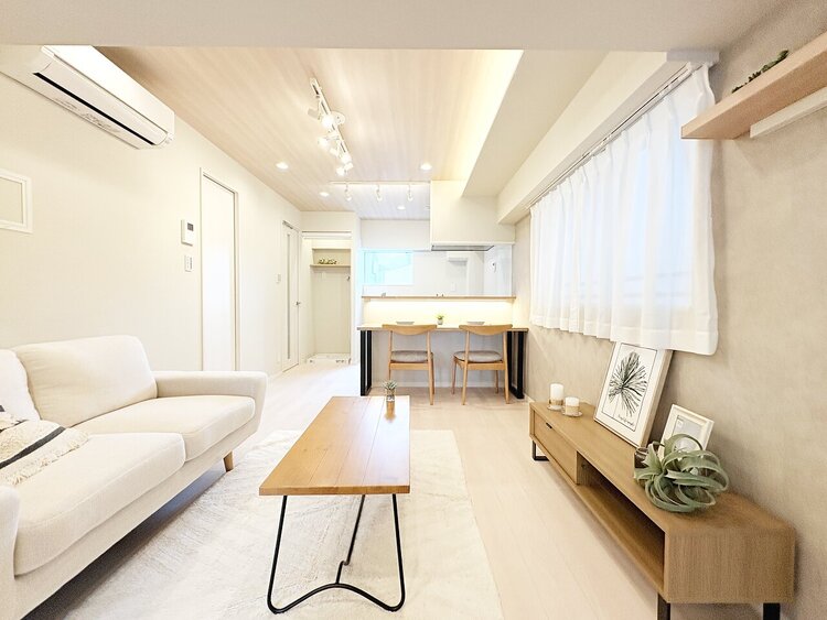 居間 居心地の良い空気感は、暮らしのステージを彩り、心からのやすらぎと満足感を与えてくれます。