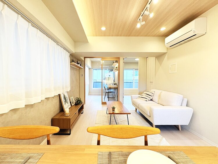 居間 飾り過ぎないシンプルな内装と偏り過ぎないデザインで統一しました。