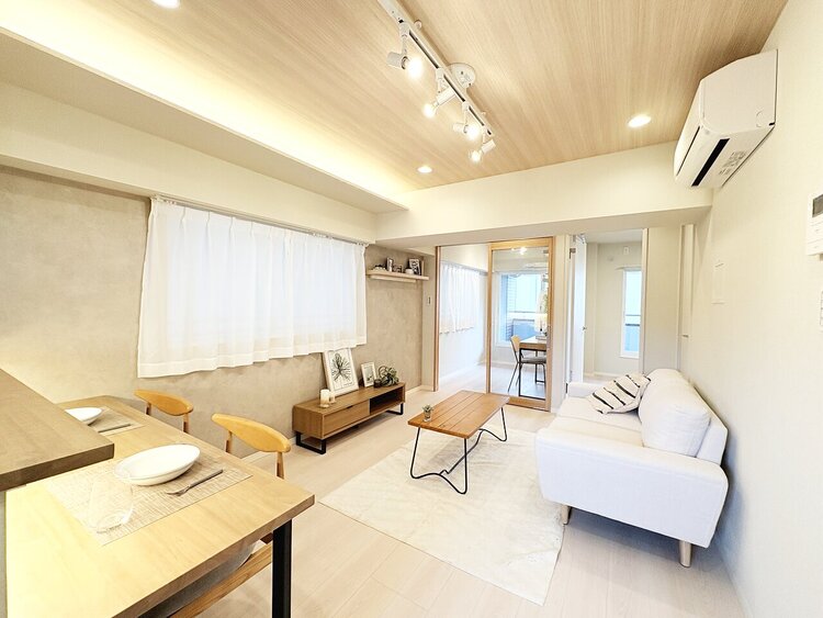 居間 快適に過ごす毎日を求めて、暮らしの中でご自身の「マイホーム」に創り上げてください。