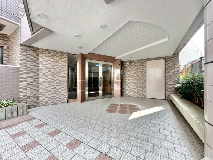 エントランス 外と内をつなぐエントランスは、まさに顔となる場所。