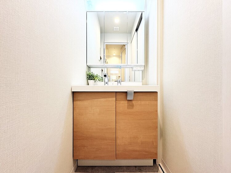 洗面 何かと物が増える場所だからこそ、スッキリと見映えの良い空間に。