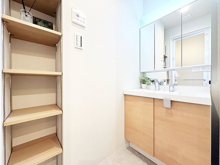 洗面 清潔感と心地よさを重視した、上質感漂うパウダールーム。