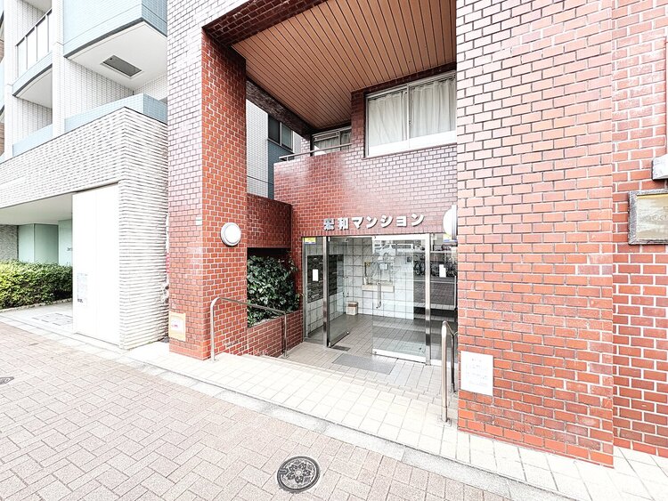 エントランス 外と内をつなぐエントランスは、まさに顔となる場所。