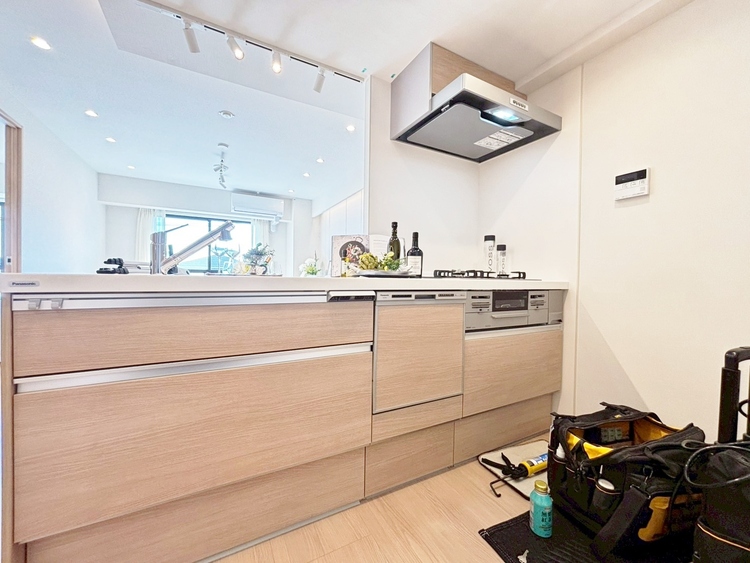 キッチン スマートな意匠と充実の機能を備えたキッチンが、暮らしにおいしい彩りを添えます。