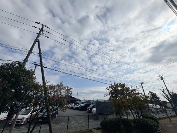 バルコニー 窓を開けると広がる青空。心をリフレッシュして日々を過ごしていきましょう。