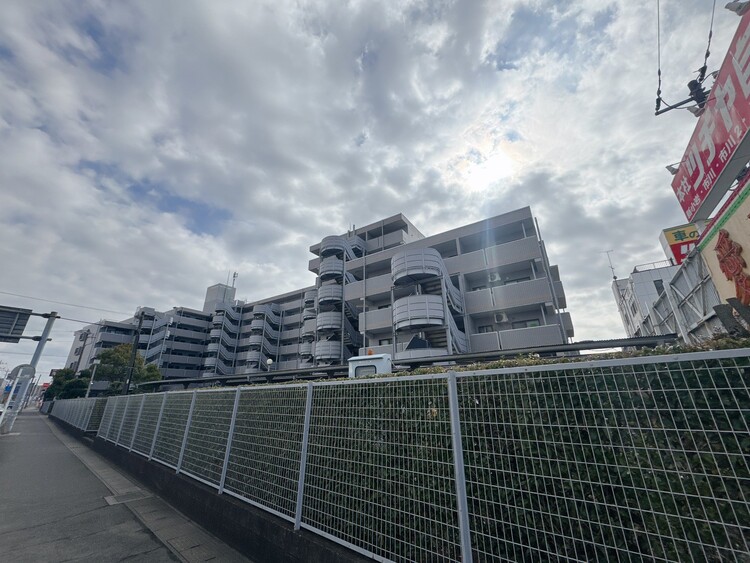 外観 現地に足をお運びいただいた際には、周辺散策などをお勧めいたします。