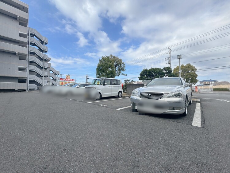 駐車場 本物件の駐車スペースです。車種制限のある場合もございますので、お気軽にお問い合わせくださいませ。