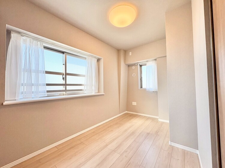 寝室 ベッドも十分に設置するスペースがあります。