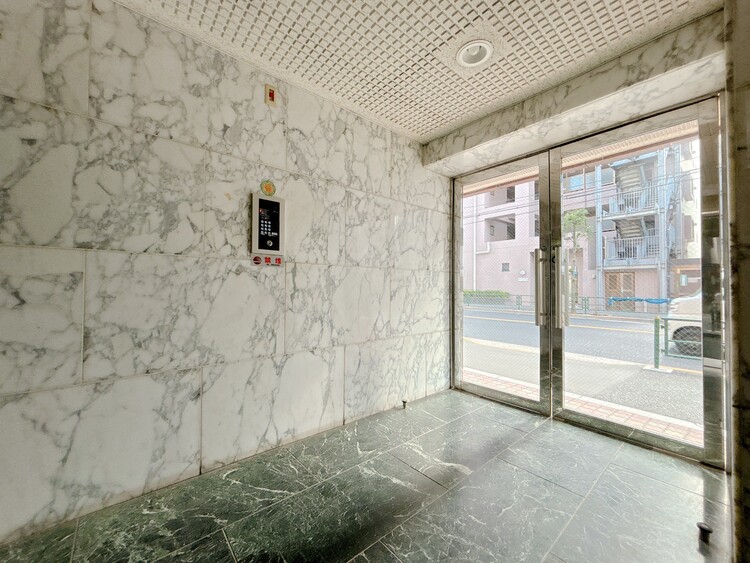 エントランス エントランスは、毎日の行き帰りで使う大事な空間です。