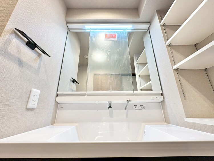 洗面 何かと物が増える場所だからこそ、スッキリと見映えの良い空間に。