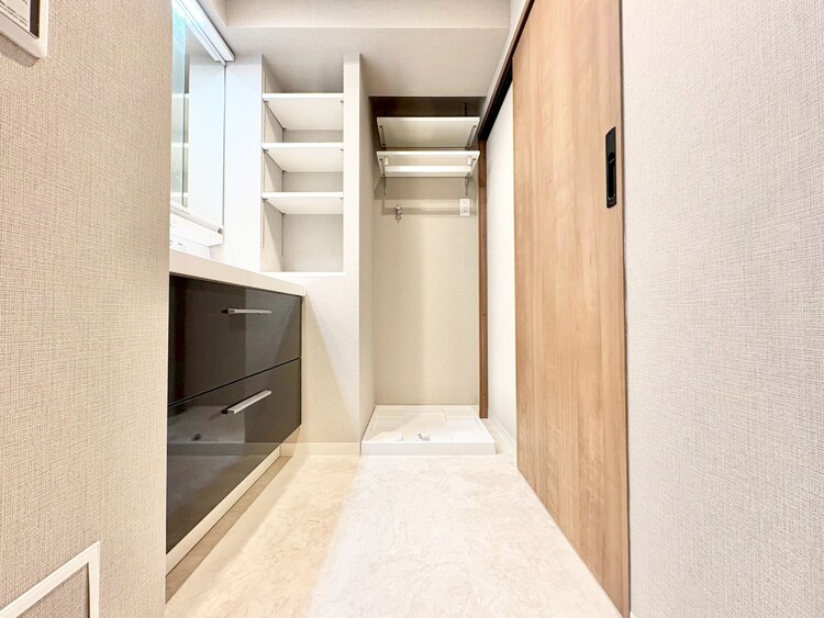 洗面 清潔感と心地よさを重視した、上質感漂うパウダールーム。