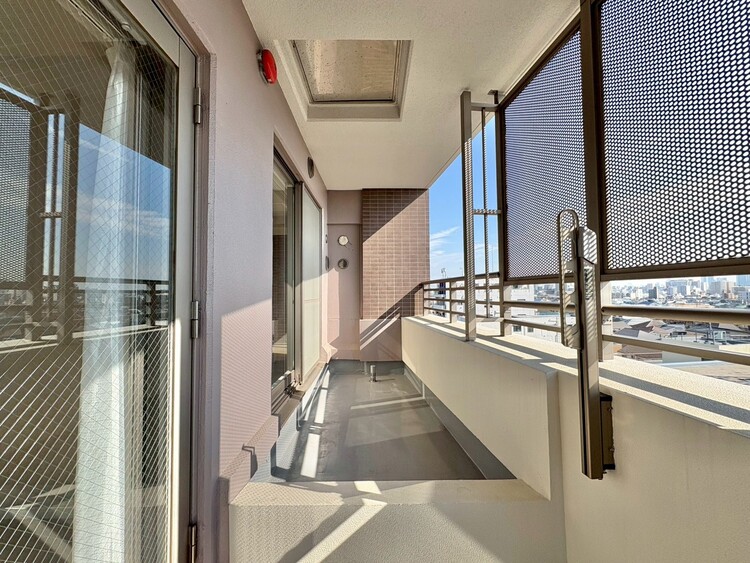 バルコニー 暮らしの中で、光と風を演出してくれるバルコニー。