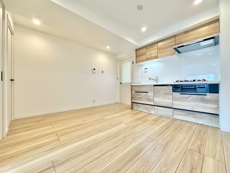 居間 忙しく過ぎゆく日常を置き去るほど、ゆったりした時間が流れるリビング。