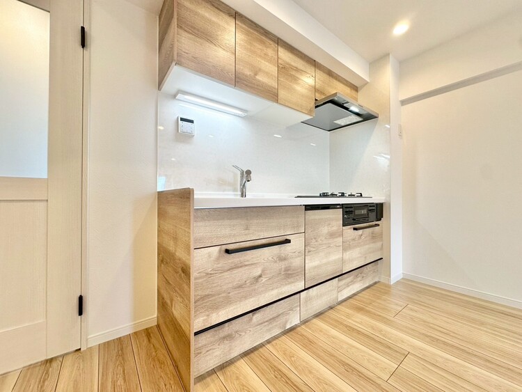 キッチン スマートな意匠と充実の機能を備えたキッチンが、暮らしにおいしい彩りを添えます。