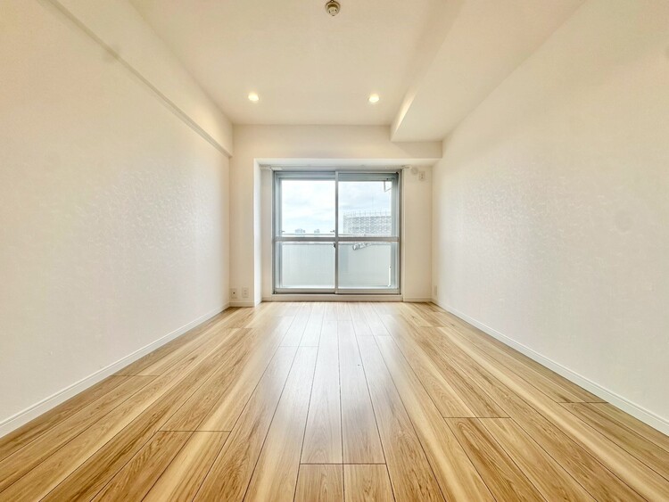 寝室 ベッドも十分に設置するスペースがあります。