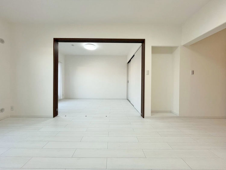 居間 快適に過ごす毎日を求めて、暮らしの中でご自身の「マイホーム」に創り上げてください。