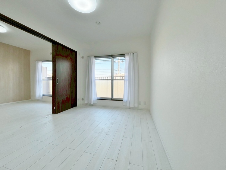 寝室 ベッドも十分に設置するスペースがあります。