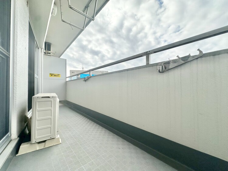 バルコニー 暮らしの中で、光と風を演出してくれるバルコニー。